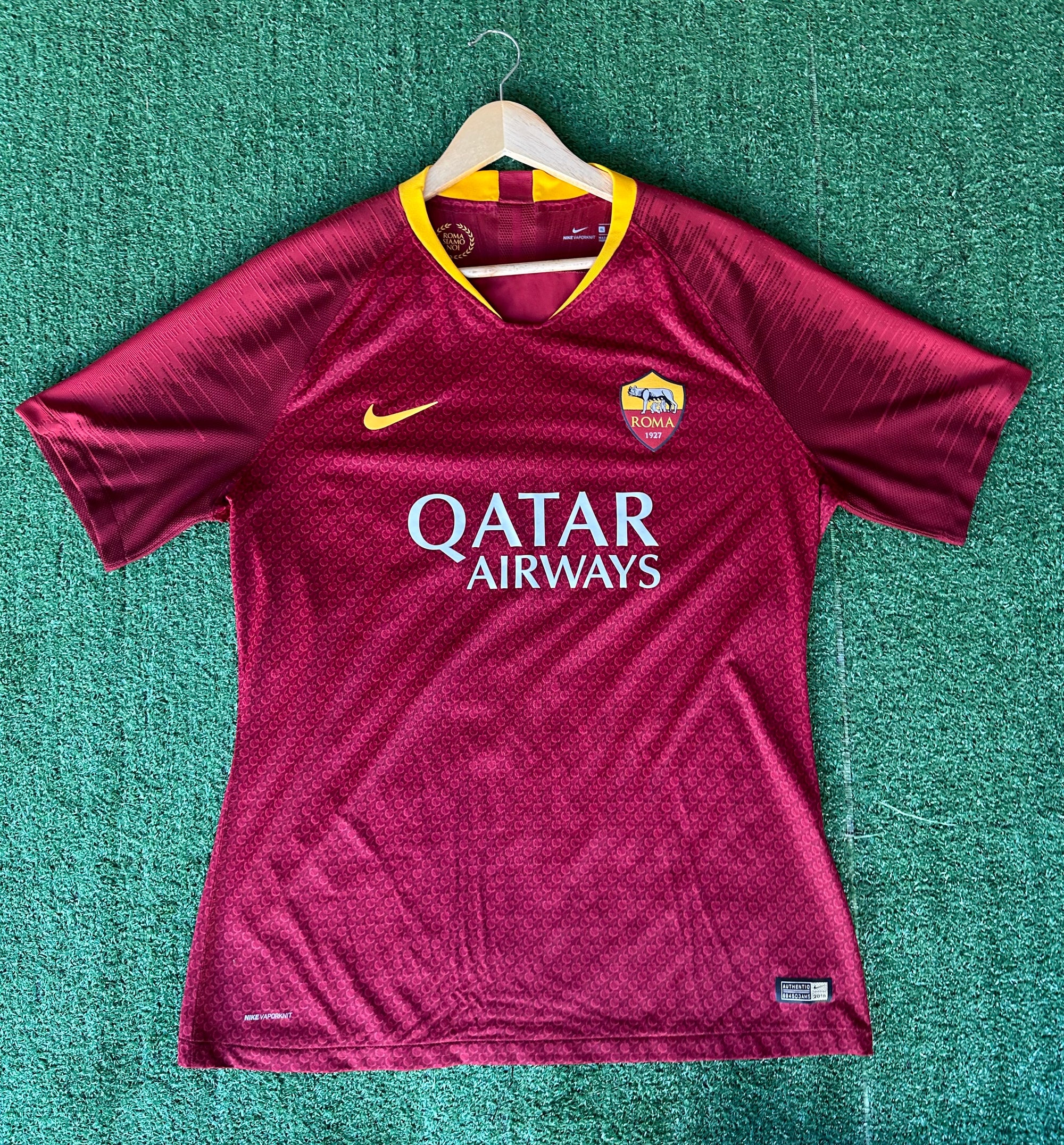 🟡🔴 Maillot AS Roma Domicile 2018/19 – Nzonzi #2022 (Nike – Collector Stock Pro)