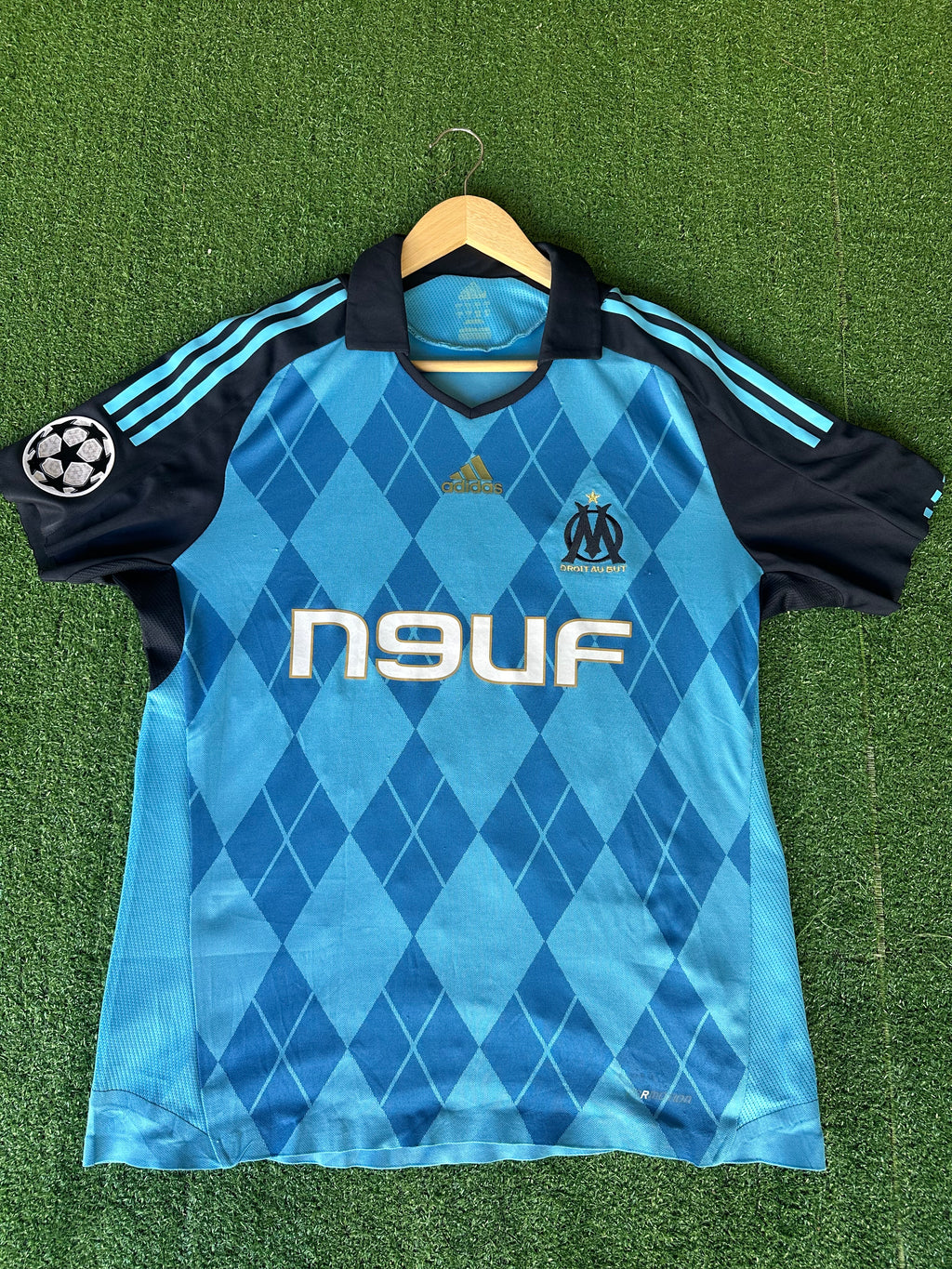 🔵⚪ Maillot Olympique de Marseille 2008/09 – Niang #11 (Match Worn vs PSV – Ligue des Champions)