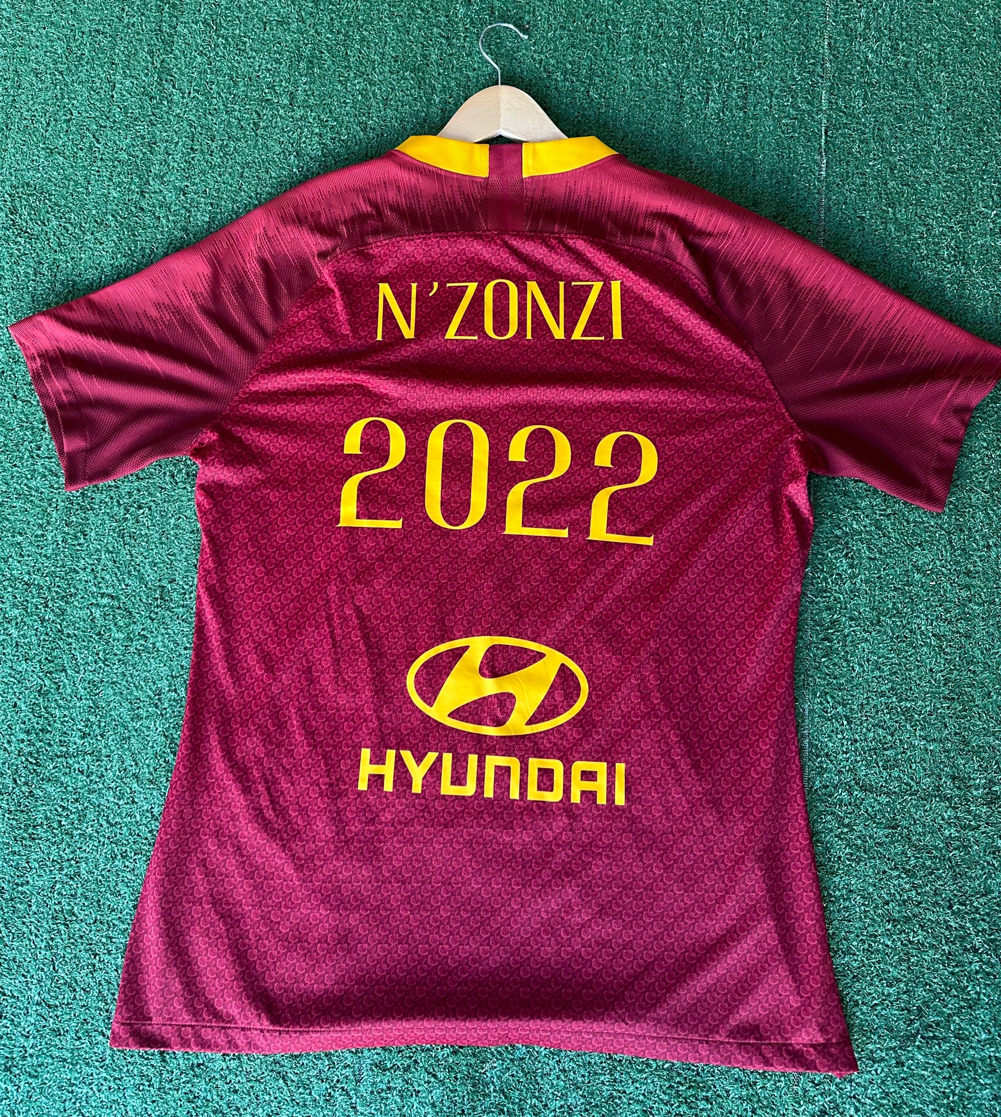 🟡🔴 Maillot AS Roma Domicile 2018/19 – Nzonzi #2022 (Nike – Collector Stock Pro)