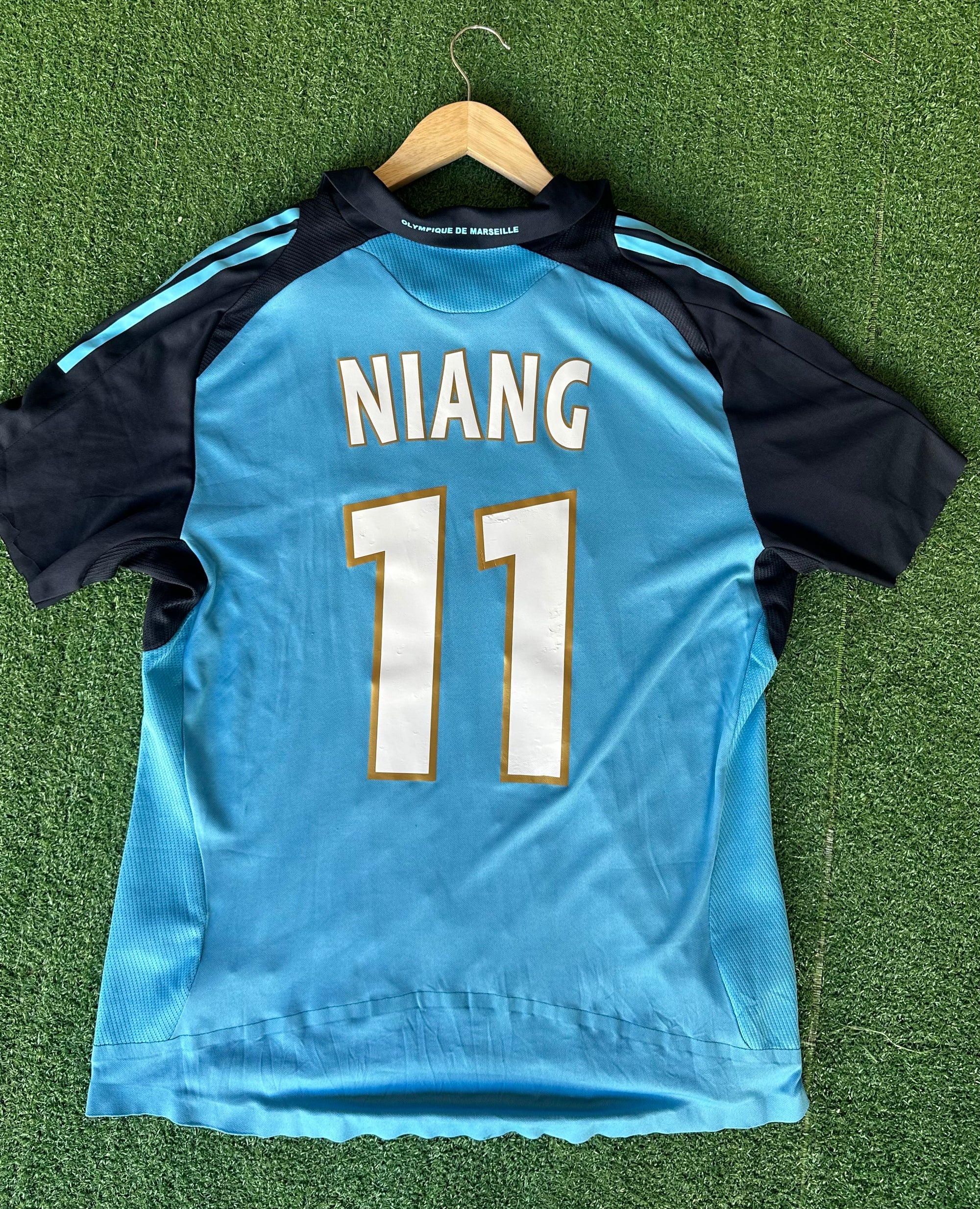 🔵⚪ Maillot Olympique de Marseille 2008/09 – Niang #11 (Match Worn vs PSV – Ligue des Champions)
