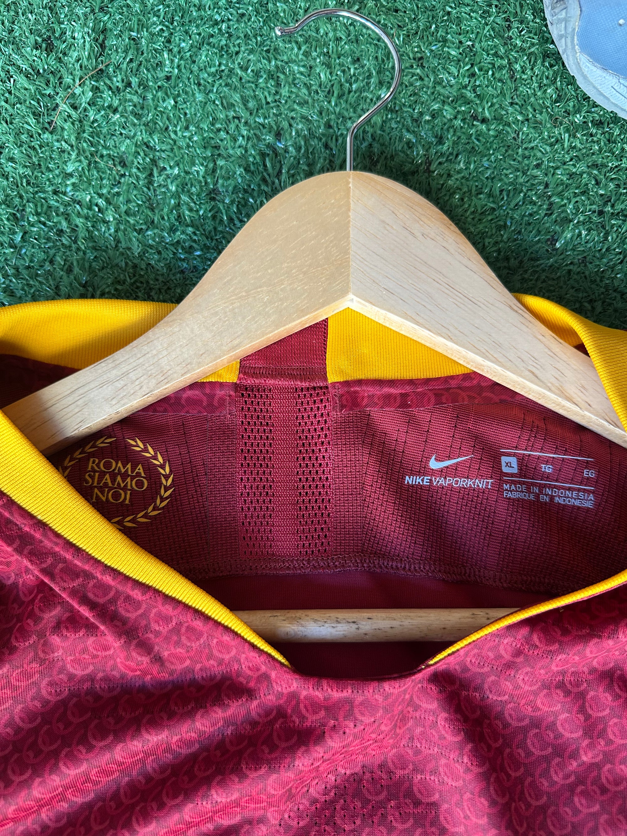 🟡🔴 Maillot AS Roma Domicile 2018/19 – Nzonzi #2022 (Nike – Collector Stock Pro)